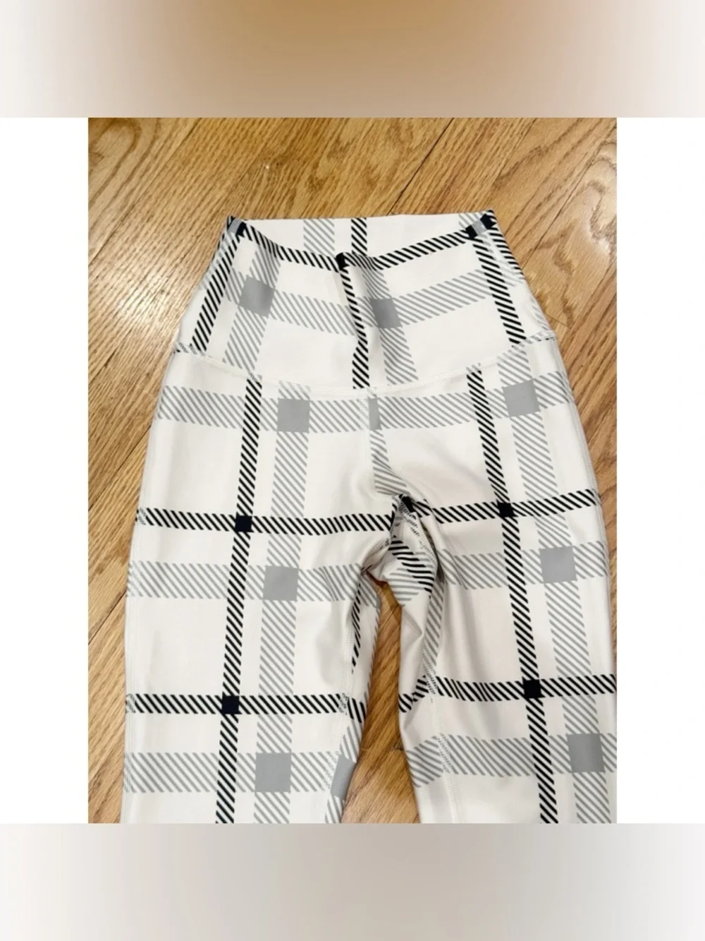 Alo High-Waist Airlift Magnified Plaid Legging Ivory Black Tartan Hi-Rise Tight